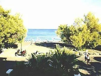 Aparthotel Ostria Beach Perissa (Santorini)